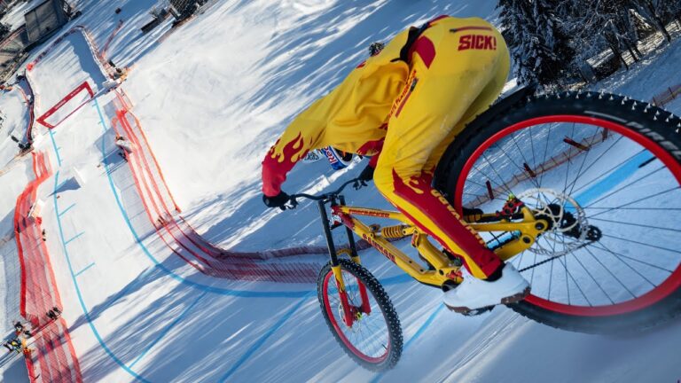 Kitzbuhel, Fabio Wibmer discesa mozzafiato in MTB sulla Streif a 107 km/h – VIDEO