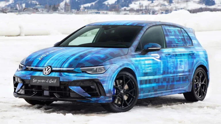 Volkswagen, prime foto sulla neve di Zell am See per la nuova Golf R – VIDEO