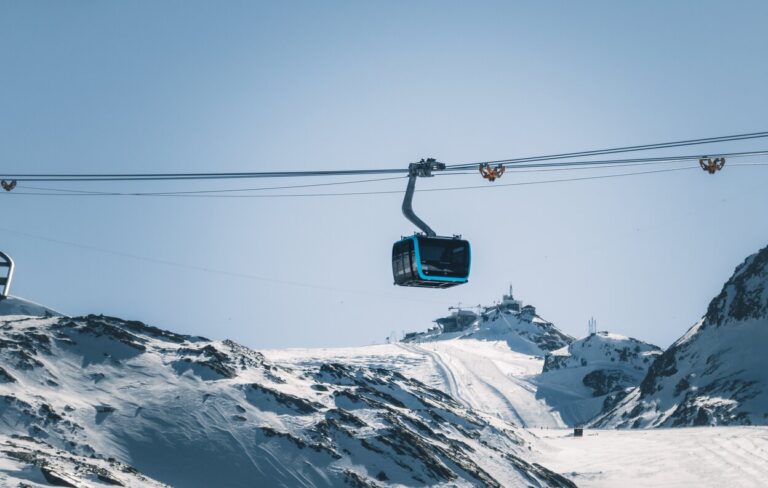 Cervinia Zermatt, dal 2 marzo riapre la funivia Matterhorn Alpine Crossing