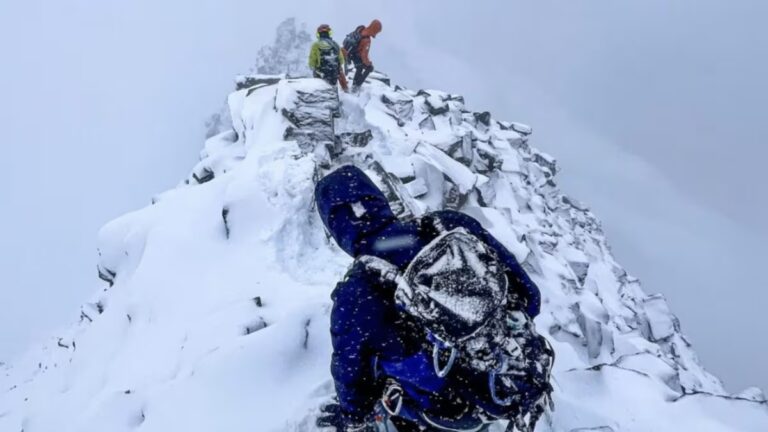 Erano sul Cervino a quota 3.500 bloccati con scarpe e pantaloni estivi. Salvati due alpinisti vietnamiti che stavano congelando
