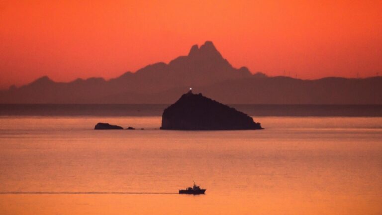 Il Monviso fotografato dalla Toscana da Fabio Longaron e lo scatto diventa virale sul web