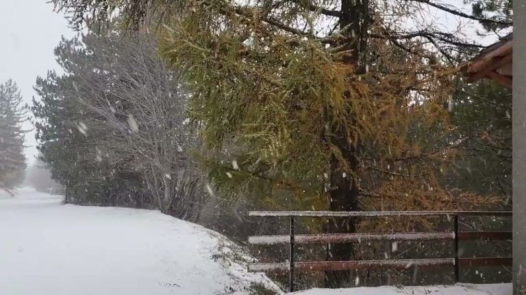 Prima nevicata sui Monti Sibillini, Frontignano e Bolognola prevedono di aprire le piste il 7 o l’8 dicembre – video