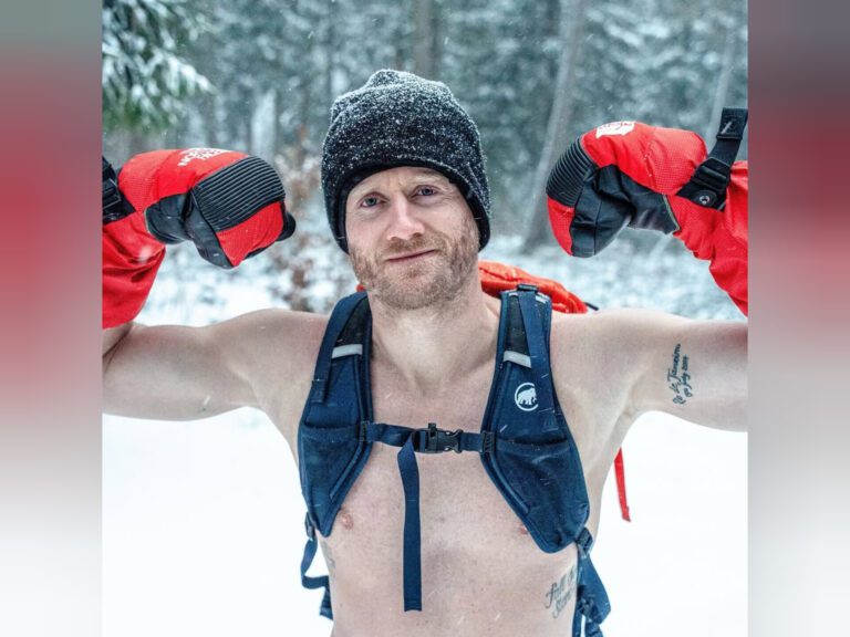 L’ex calciatore André Schürrle sfida il gelo scalando montagne seminudo