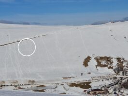 Pene gigante disegnato vicino le piste sci di Sarnano Sassotetto, diventa virale sul web