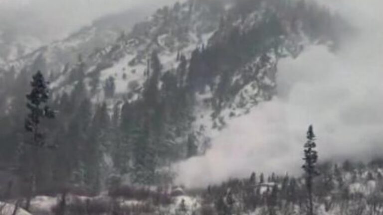 Valanga colossale sulle montagne dello Utah il video dall’auto di un automobilista