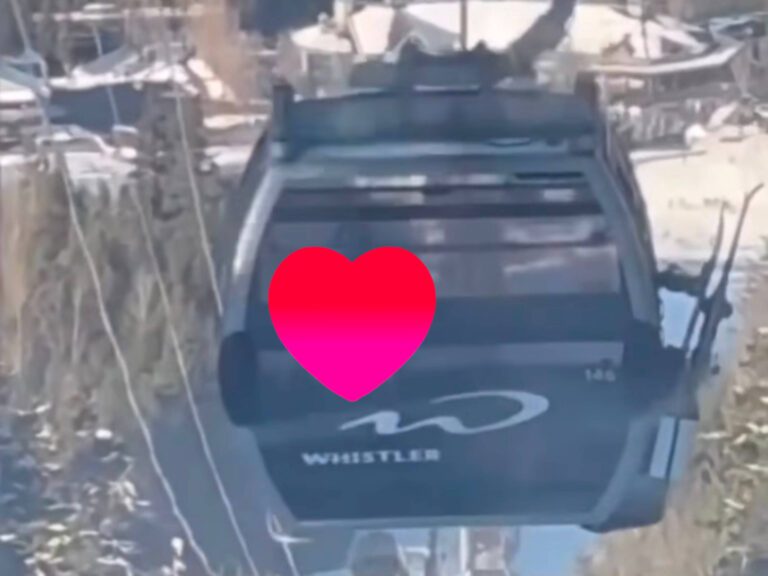Whistler Blackcomb, momenti bollenti in cabinovia – VIDEO