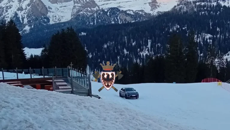 Madonna di Campiglio salgono con l’auto sulla pista da sci per vedere il lago Montagnoli di notte e rimangono intrappolati