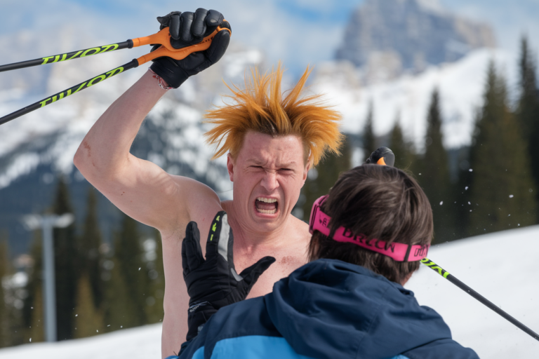 Sulle piste di Sarnano picchia con le racchette uno sciatore che aveva abbracciato sua figlia, assolto