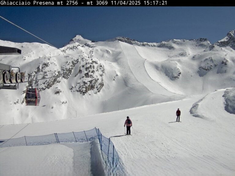 Pontedilegno-Tonale, sul Ghiacciaio Presena si scia fino al 4 maggio