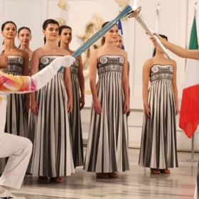 Acceso il sacro fuoco Olimpico, il percorso con tutte le tappe della fiamma