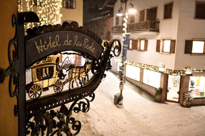 insegna-ferro-hotel-de-la-poste-cortina