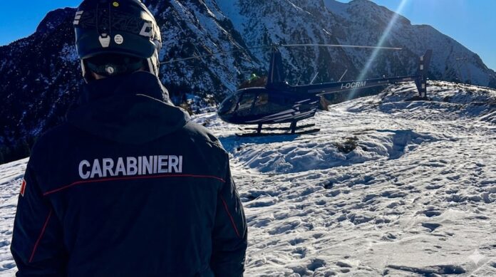 atterra-in-elicottero-sulle-piste-da-sci-imprenditore-bresciano-maniva-ski