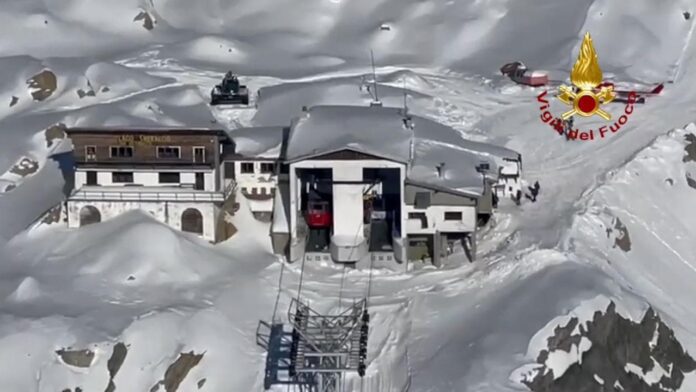 incidente-alla-funivia-di-macugnaga-100-persone-bloccate-a-2-800-metri