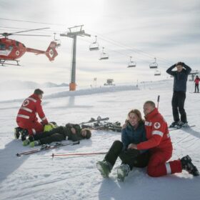 Sölden, sciatore ubriaco invade la traccia dello skilift e travolge due fratelli
