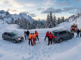 Tentano di raggiungere i figli bloccati nella neve sul monte Grappa, ingannati dal navigatore. Soccorso anche il padre.