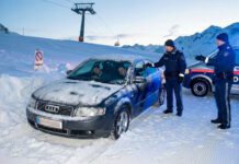Volevano partire con gli sci ai piedi: ubriachi dormono in auto su una pista del ghiacciaio di Sölden, svegliati dalla polizia