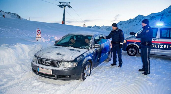 Volevano partire con gli sci ai piedi: ubriachi dormono in auto su una pista del ghiacciaio di Sölden, svegliati dalla polizia