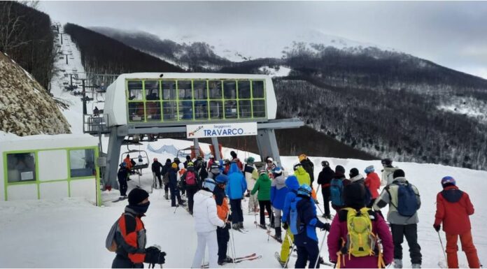 Monte Catria, torna la neve: weekend sugli sci e Apres-ski protagonisti