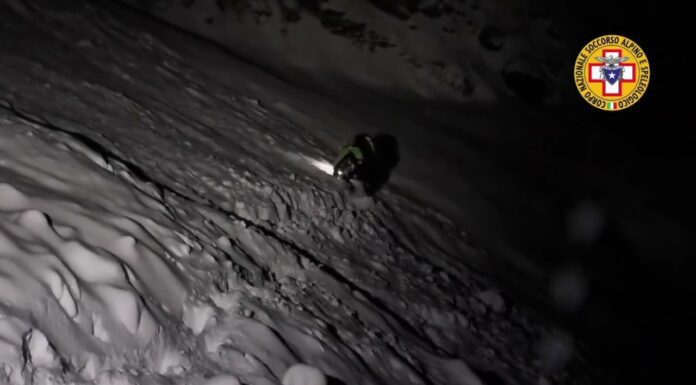 Monti Sibillini, ignora il maltempo e resta bloccato: 7 ore di soccorso nella tormenta – VIDEO