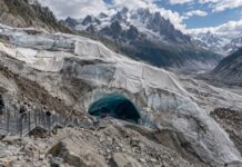 Chamonix, la grotta della Mer de Glace potrebbe non essere più visitabile entro cinque anni